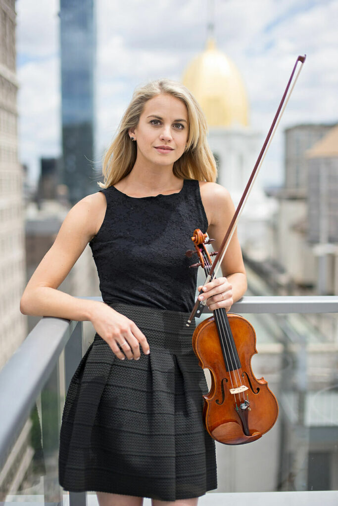 female violinist 