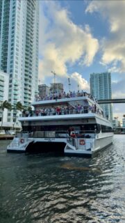 Summer vibes aboard the Biscayne Lady with the @kiralartists DJ Saxophone Duo 🎷🎧☀️🌴