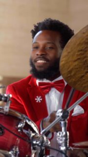 🎷🔔 Jingle all the way! The holiday season is almost here, and nothing sets the mood quite like live jazz! 🎄

From elegant jazz bands to string ensembles, energetic and DJ & live musician combinations, we bring unforgettable entertainment to corporate holiday events and private celebrations. @kiralartists ✨