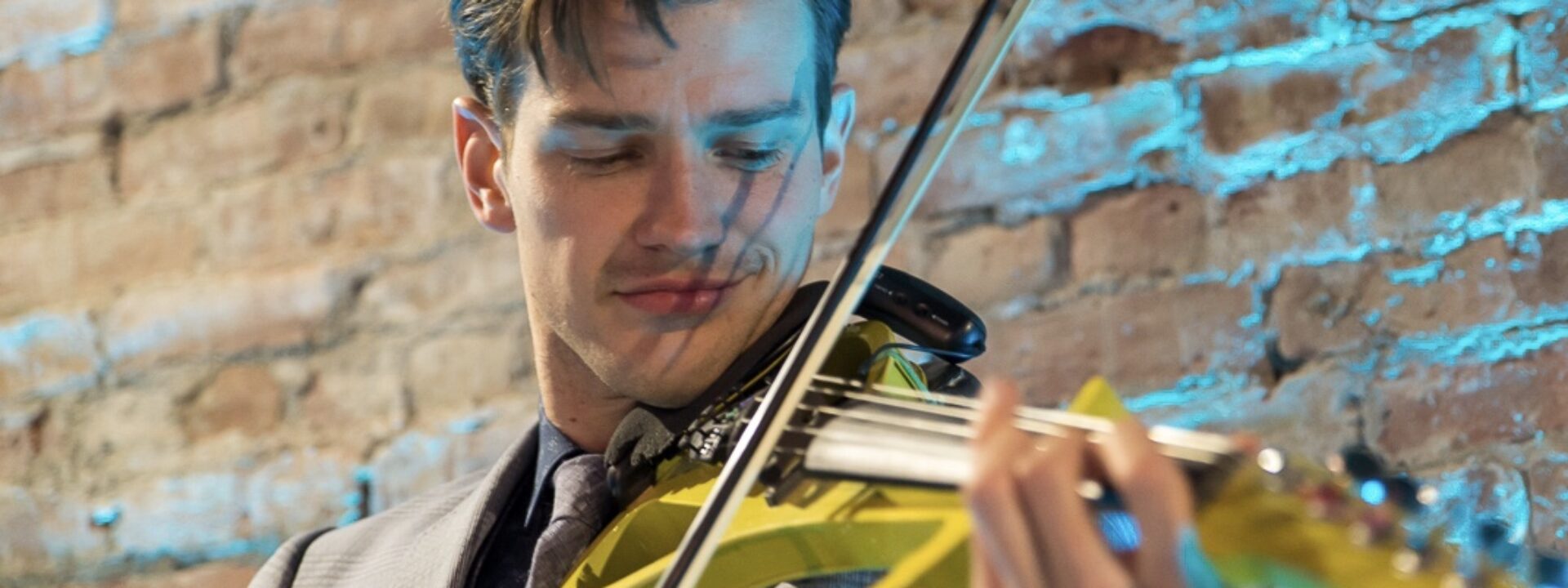 Male_Electrctric_violinist_nyc_New_york_virtuosi